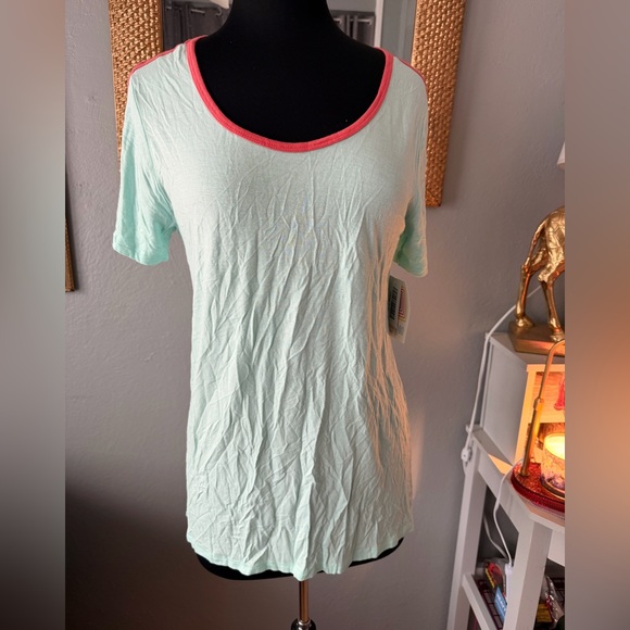 LuLaRoe Tops - NWT!! 💚💗 LuLaRoe Mint Top with Coral Trim